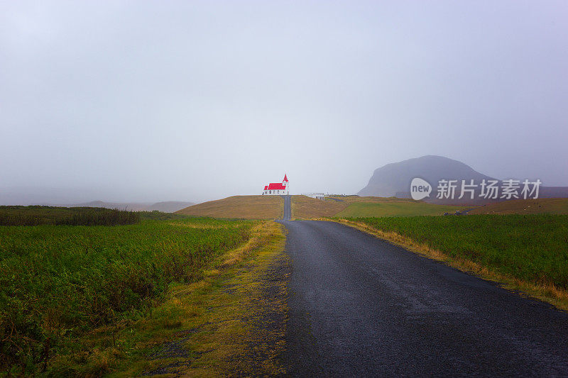 冰岛Hellissandur: Ingjaldshólskirkja(红白教堂)